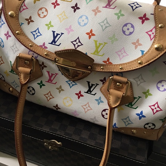 Louis Vuitton - Picture 2 of 4