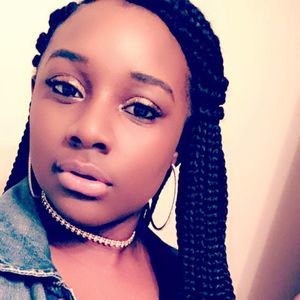 Meet your Posher, Dominique