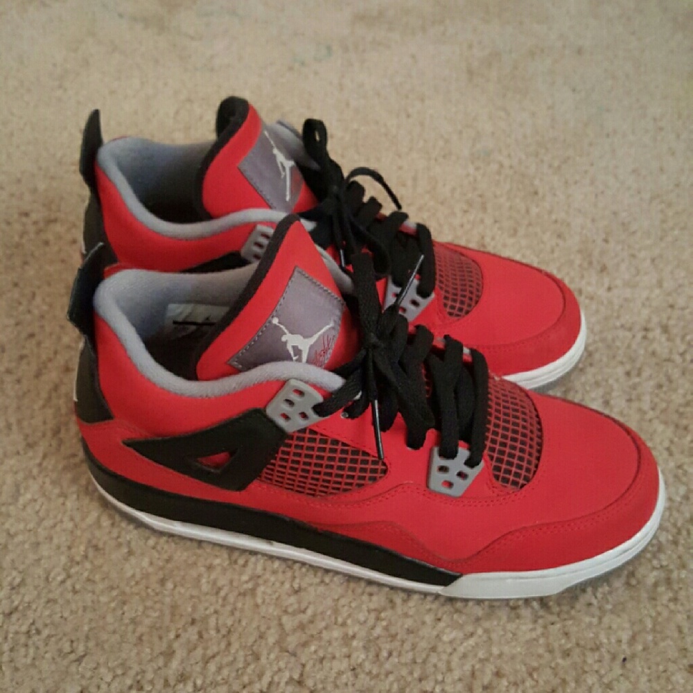 Jordan Retro 4 Toro Bravo