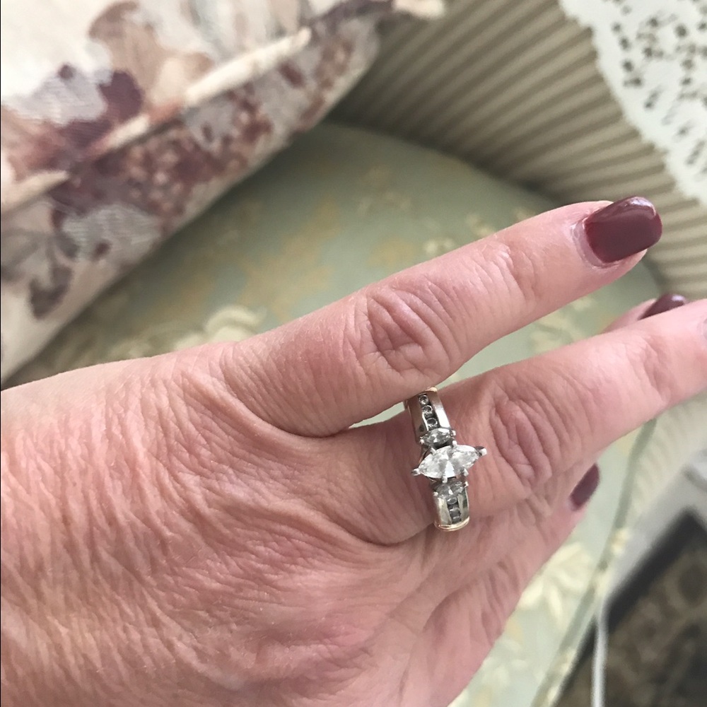 14 KARAT GENUINE DIAMOND RING - Picture 3 of 3