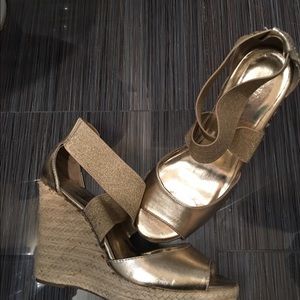 INC gold wedges