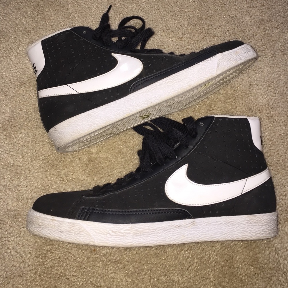 Black and white Nike blazer shoes