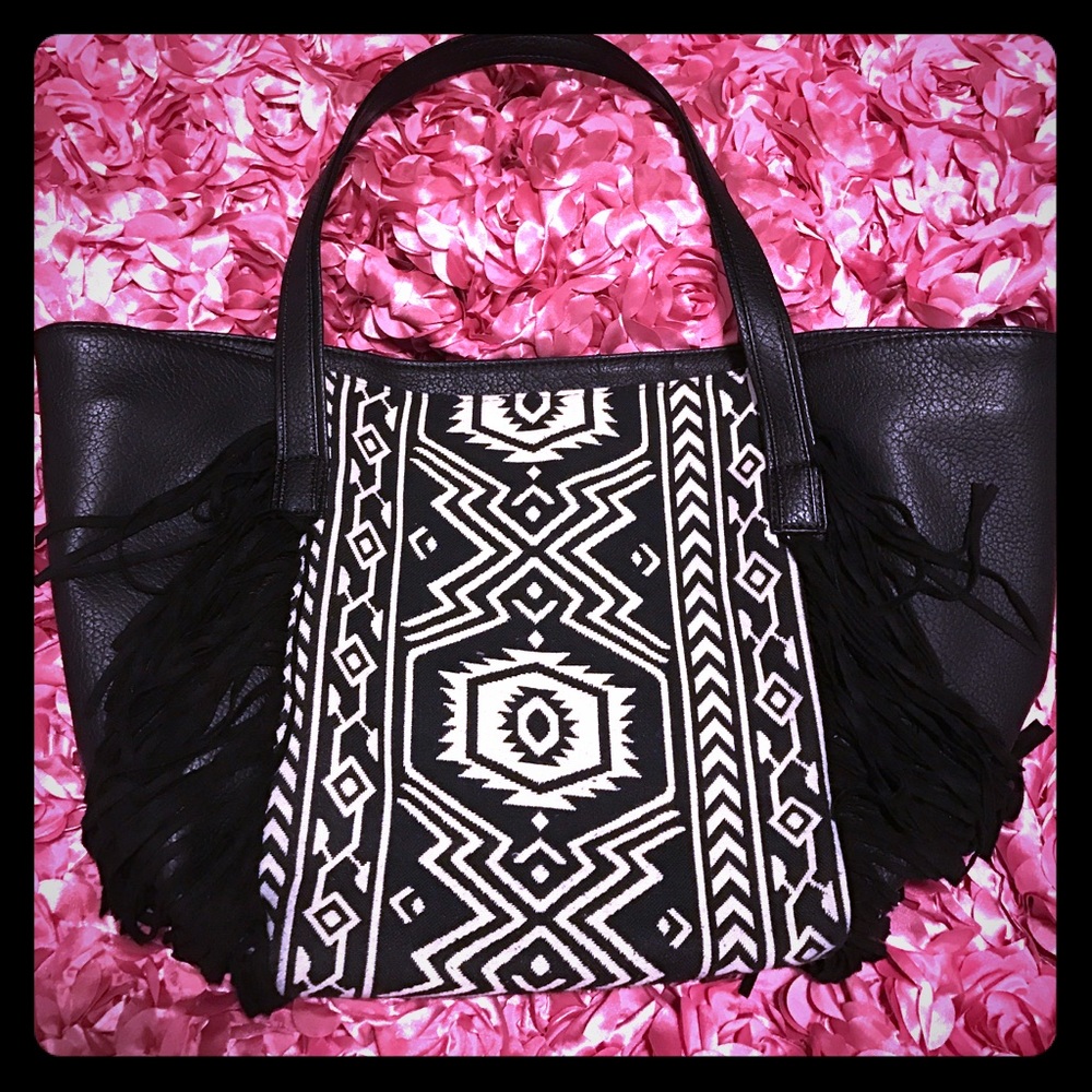 Black Aztec fringe purse. Excellent like new!