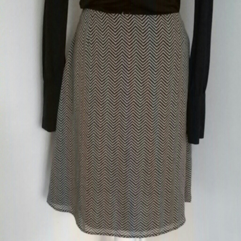 Liz Claiborne black and tan chevron skirt