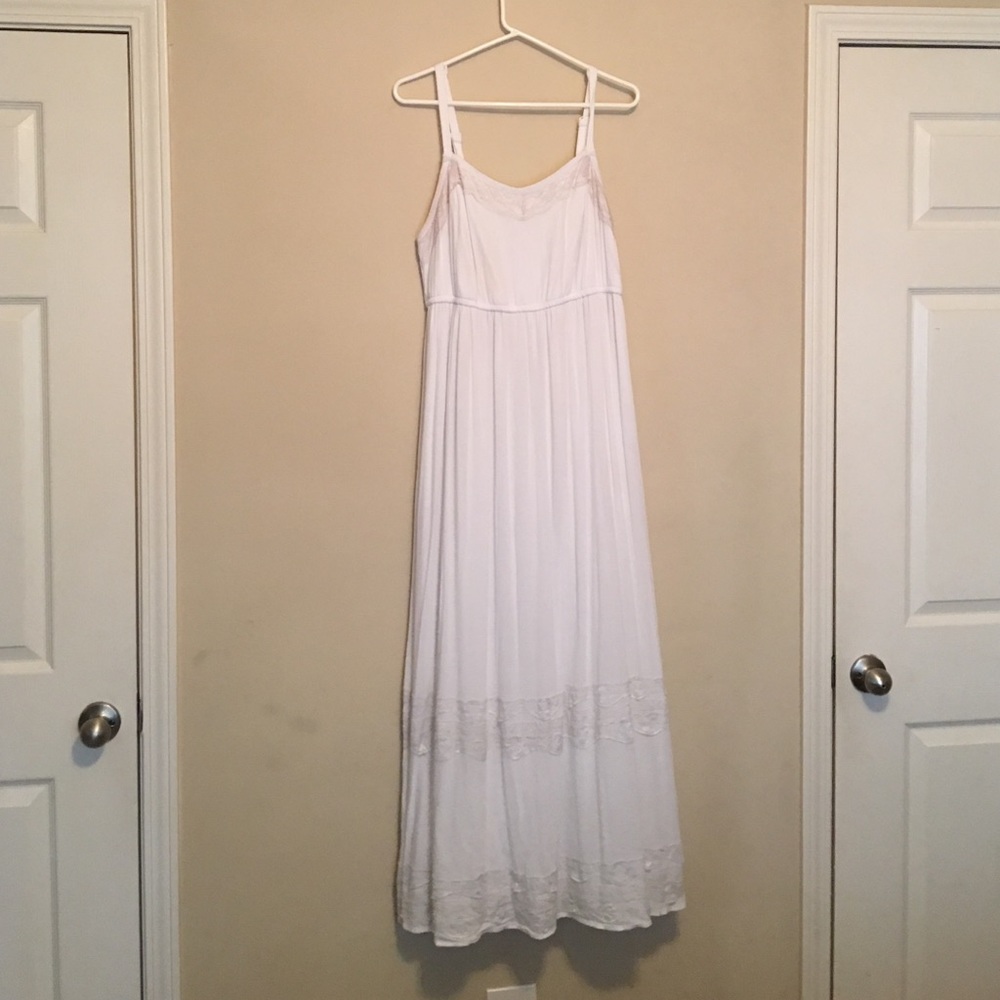 White summer dress. Size 1 Torrid. Size 18R.