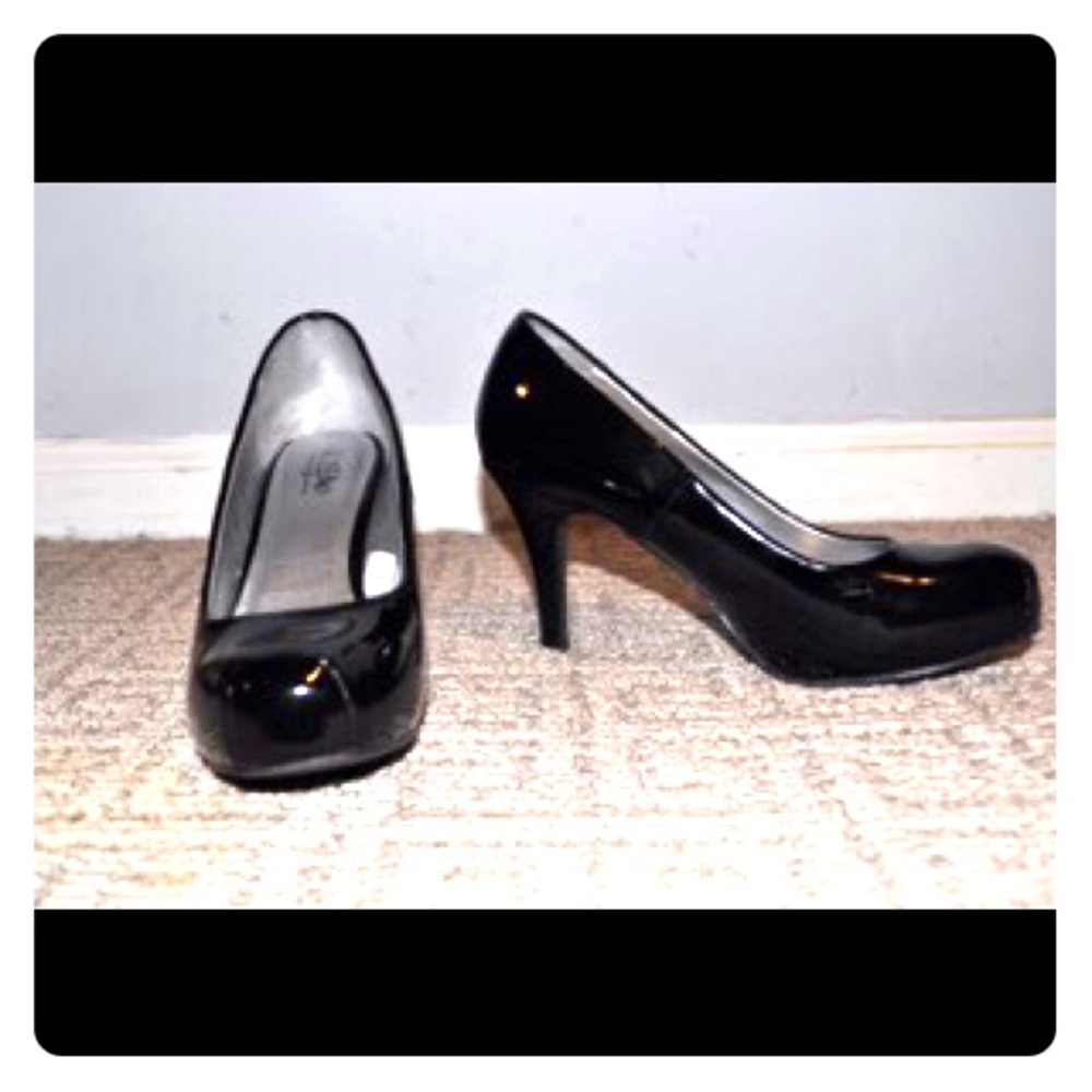 Mossimo patent leather pumps