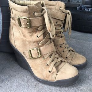 Boots, size 9. Vera Wang.