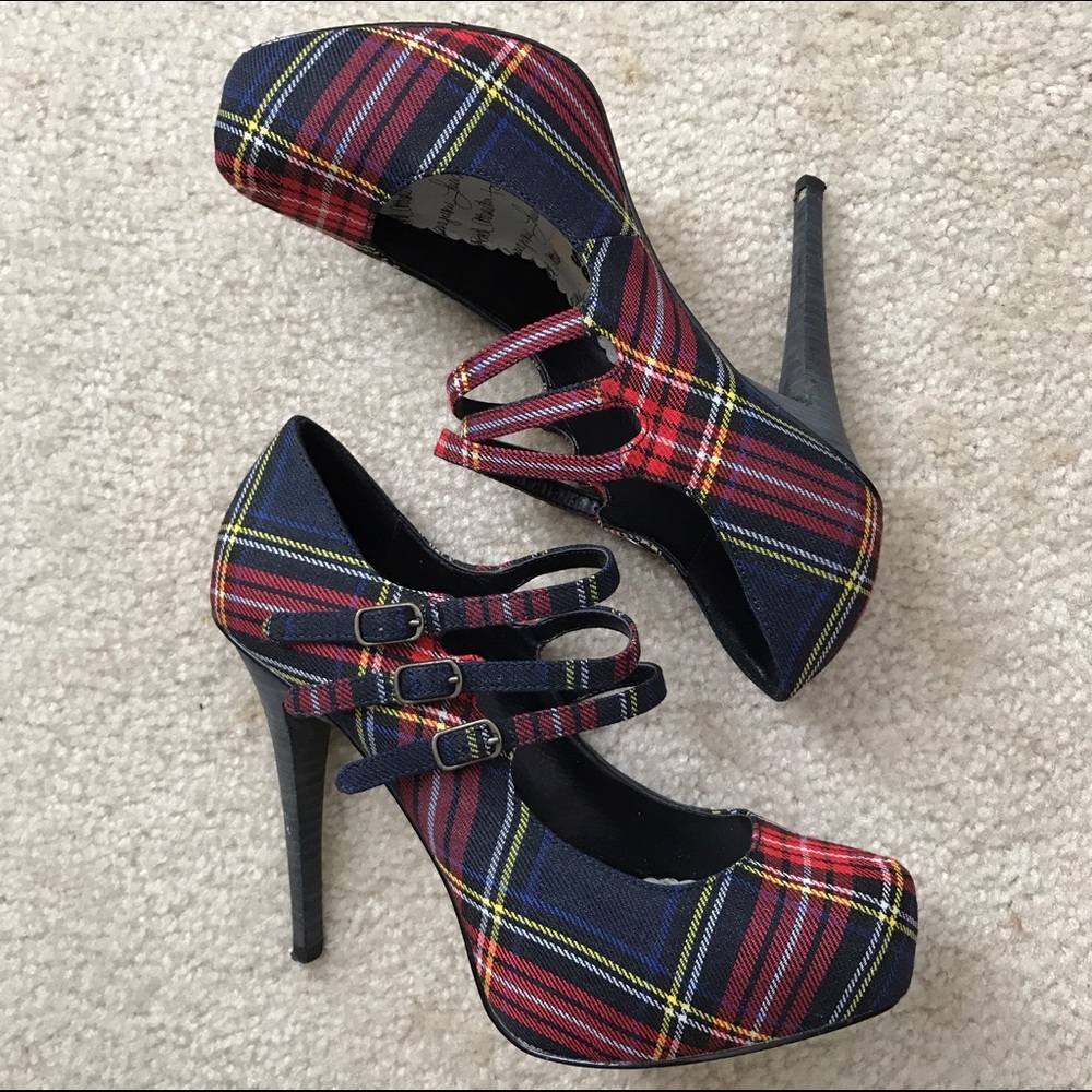 Plaid pump heels