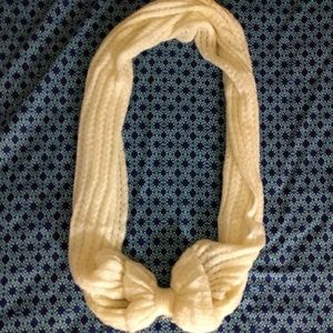 White knitted infinity scarf