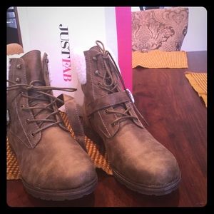 I'm selling shoes from just fab