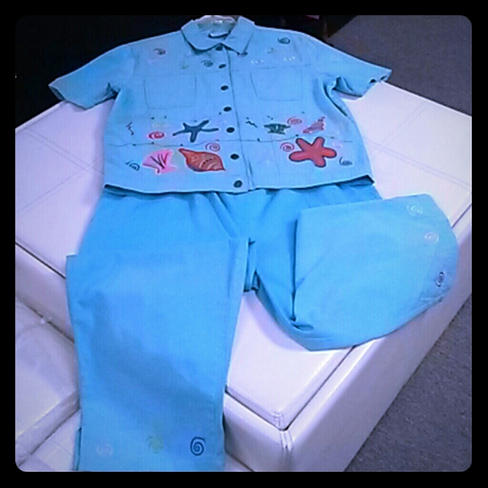 Tropical & Timeless 2pc Sky Blue, Blue jean Capri set