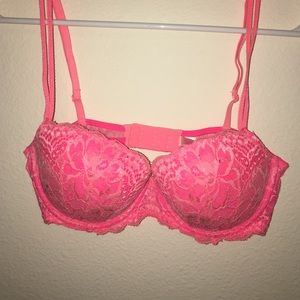 VS hot pink bra