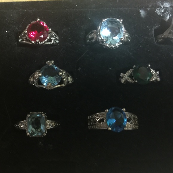 Costume Jewelry - Picture 2 of 4