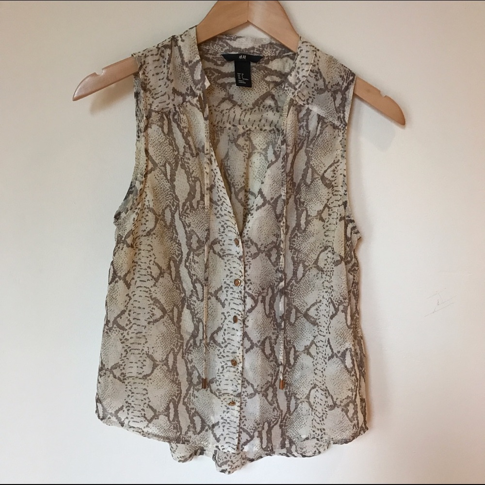 H & M Sleeveless Button Down - Picture 2 of 4