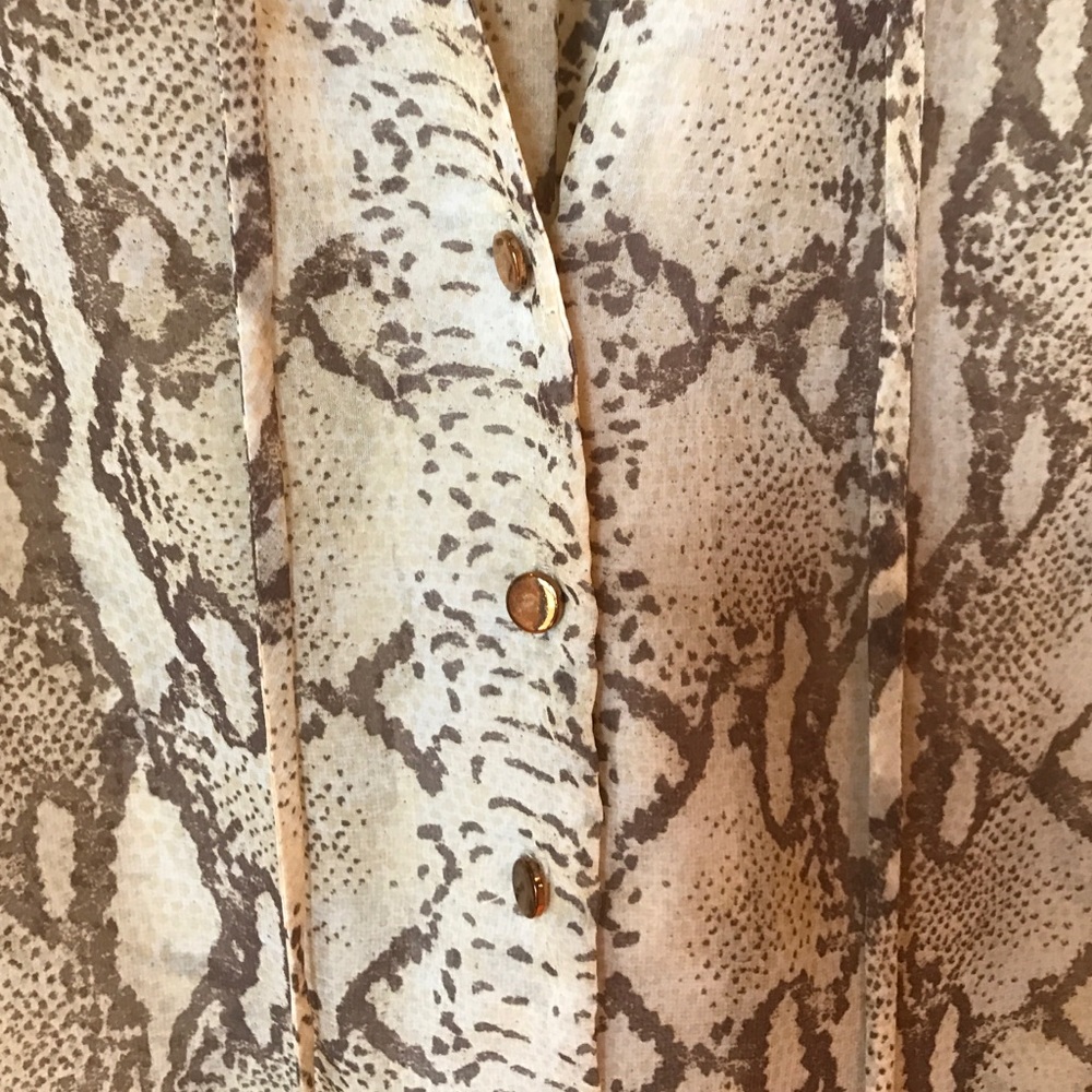 H & M Sleeveless Button Down - Picture 4 of 4