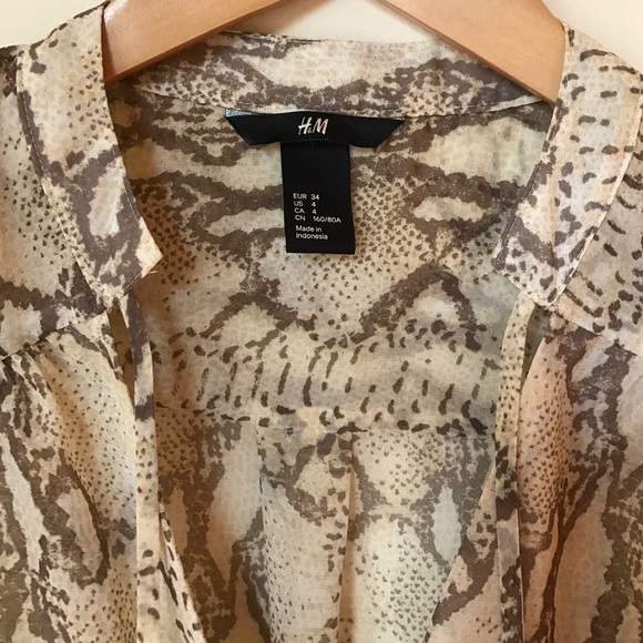 H & M Sleeveless Button Down - Picture 3 of 4