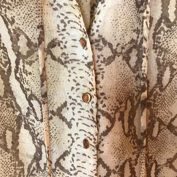 H & M Sleeveless Button Down - Picture 4 of 4