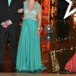 Emerald Green Prom Dress by Alyce size 4