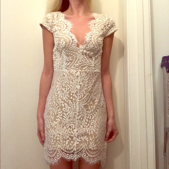 Dresses & Skirts - Gorgeous boutique white cocktail dress