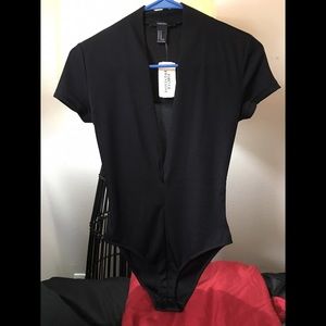 Fitted V-neck Bodysuit, solid black