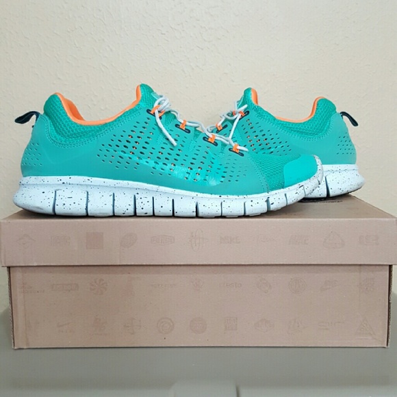 Nike Other - Nike free powerlines