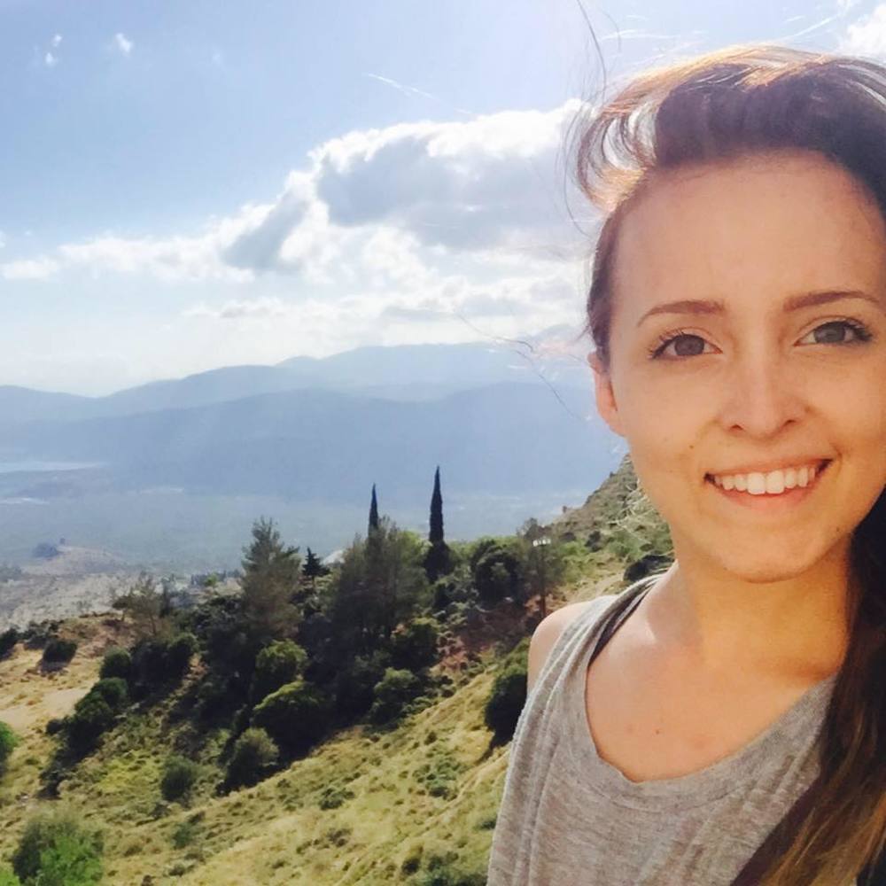 Meet your Posher, Larissa