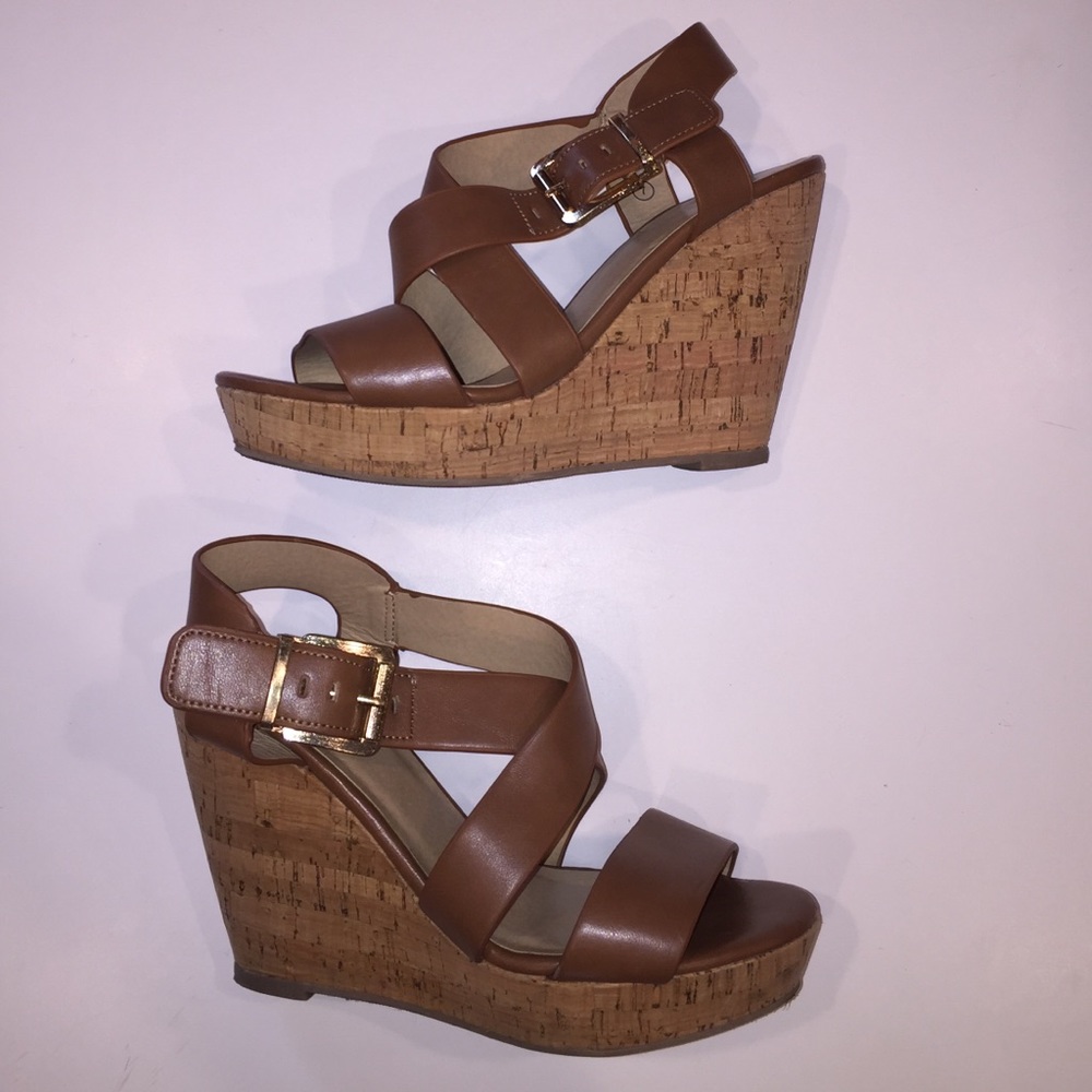 Worn twice! Nude/ tan wedges