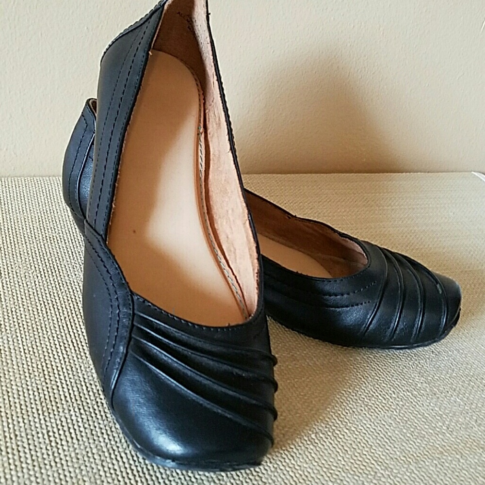 DONATING SOON  Adorable Flats