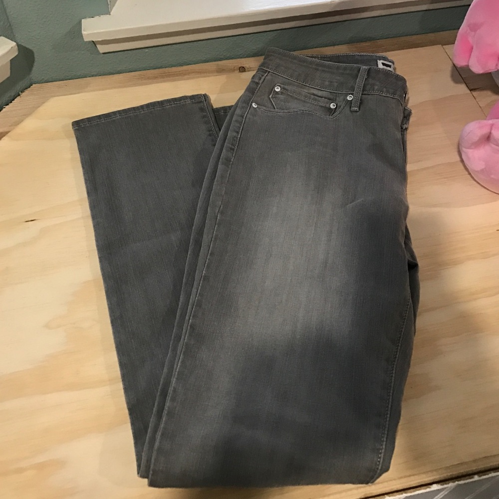 Women's Levi's jeans