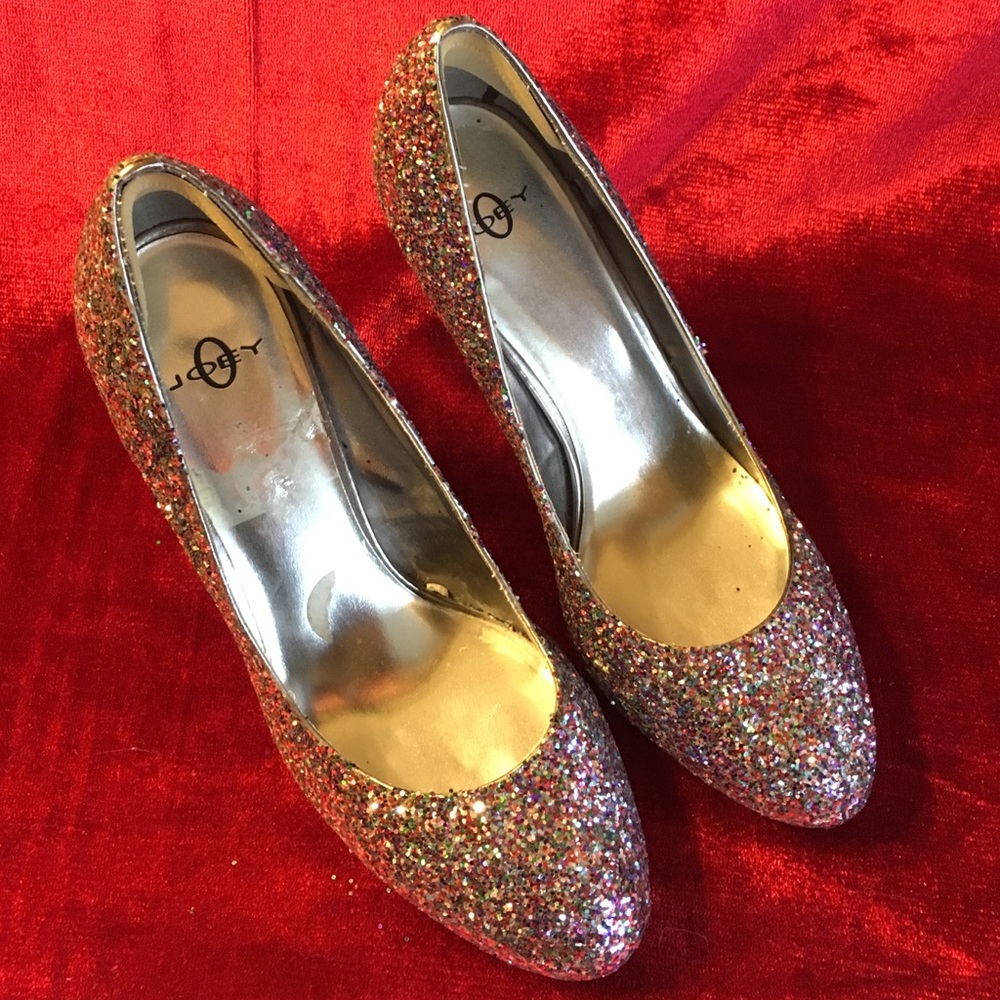 Clean Out! Beautiful JOEY Pumps Size 8M