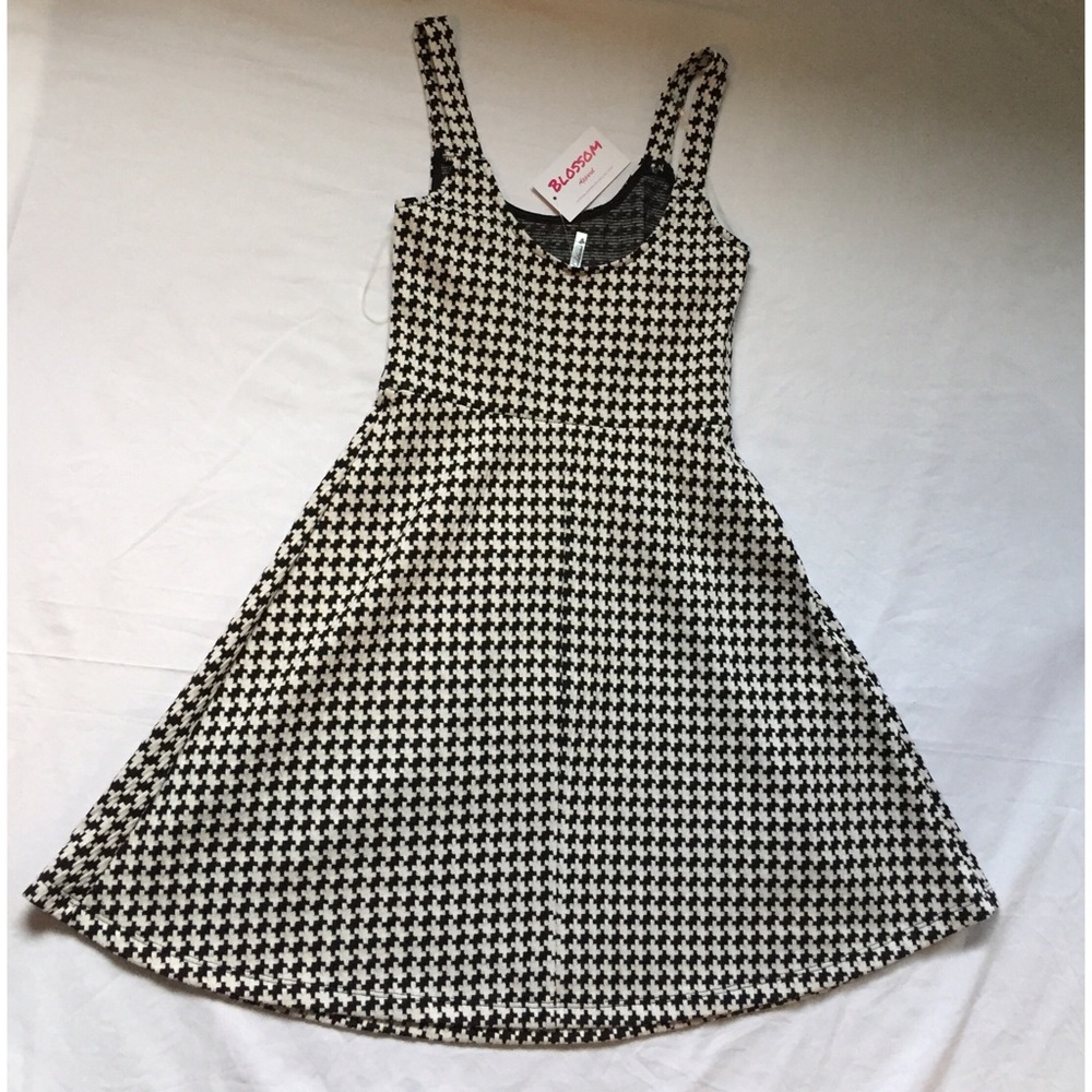 Blossom Apparel Black/white Dress - Picture 6 of 7