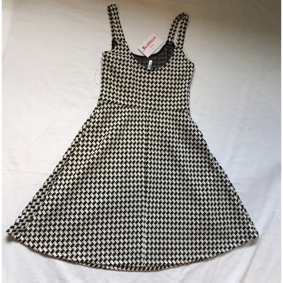 Blossom Apparel Black/white Dress - Picture 6 of 7