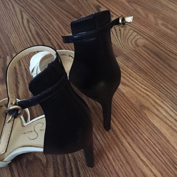 Shoes - Picture 4 of 4