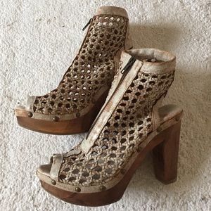 Sbicca Nitra Distressed Heels