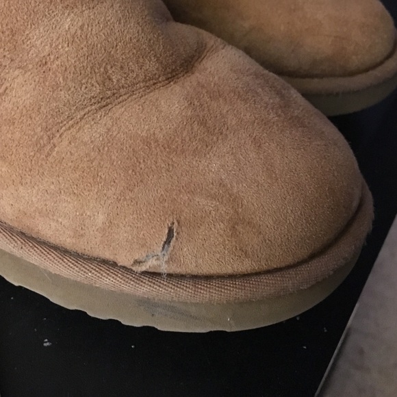 UGGS ☄️ SALE - Picture 2 of 3