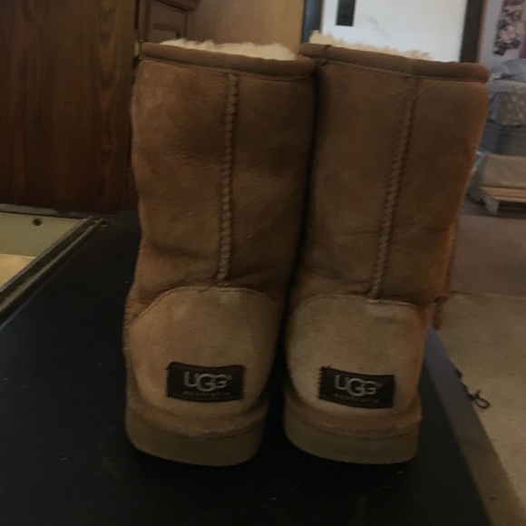 UGGS ☄️ SALE - Picture 3 of 3