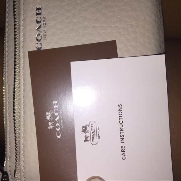 Coach wristlet - Picture 3 of 3