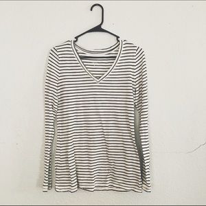 White/Black striped v-neck tee