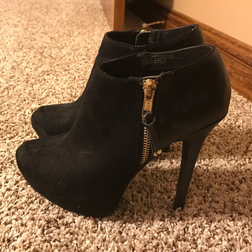 Black heeled booties
