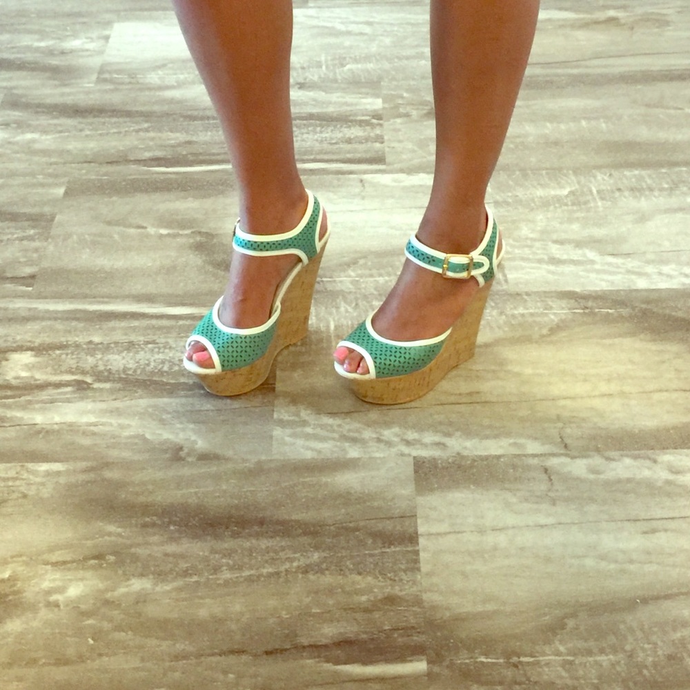 Forever21 wedges size 8