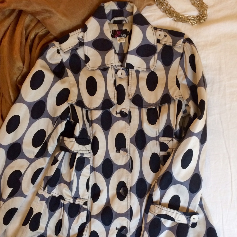 Unique eye catching lightweight coat