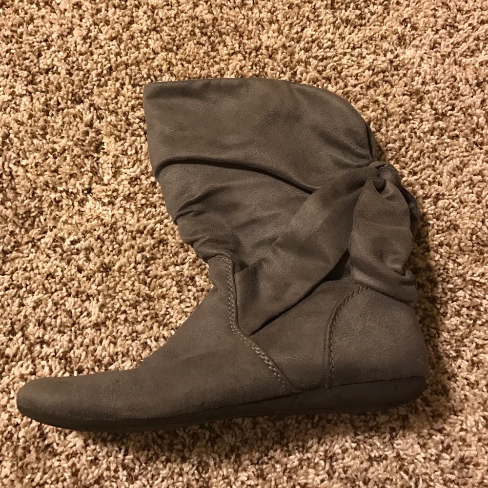 Grey boots