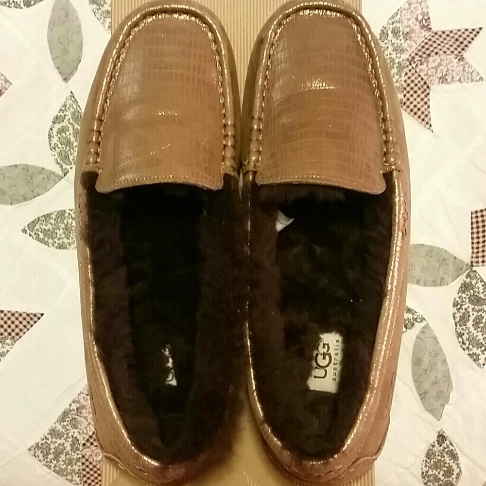 LIKE NEW AUTHENTIC UGGS