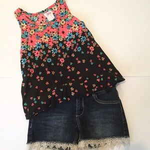 🌸Flower Girls Top w/ lace shorts 🌸