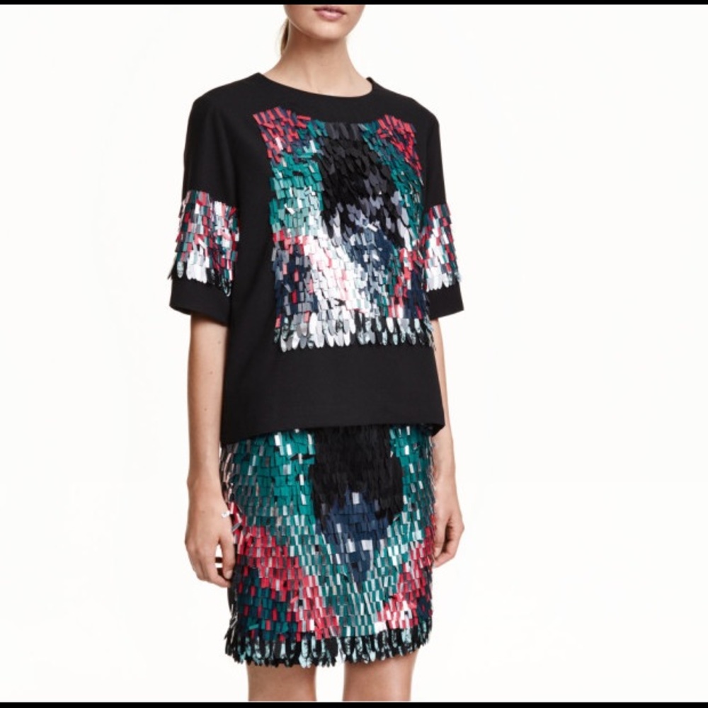 H&M mini skirt with shaped sequins. NWT