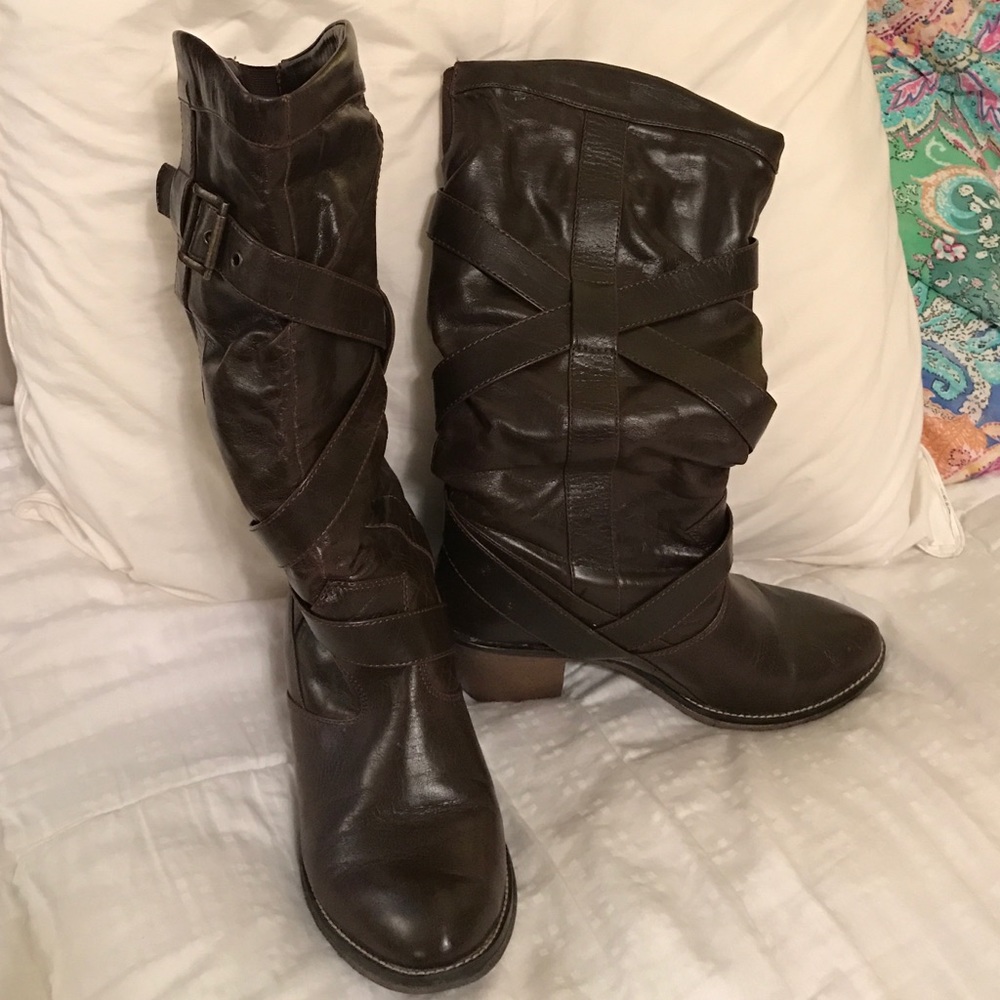 Moderate wear 2 in heeled boots
