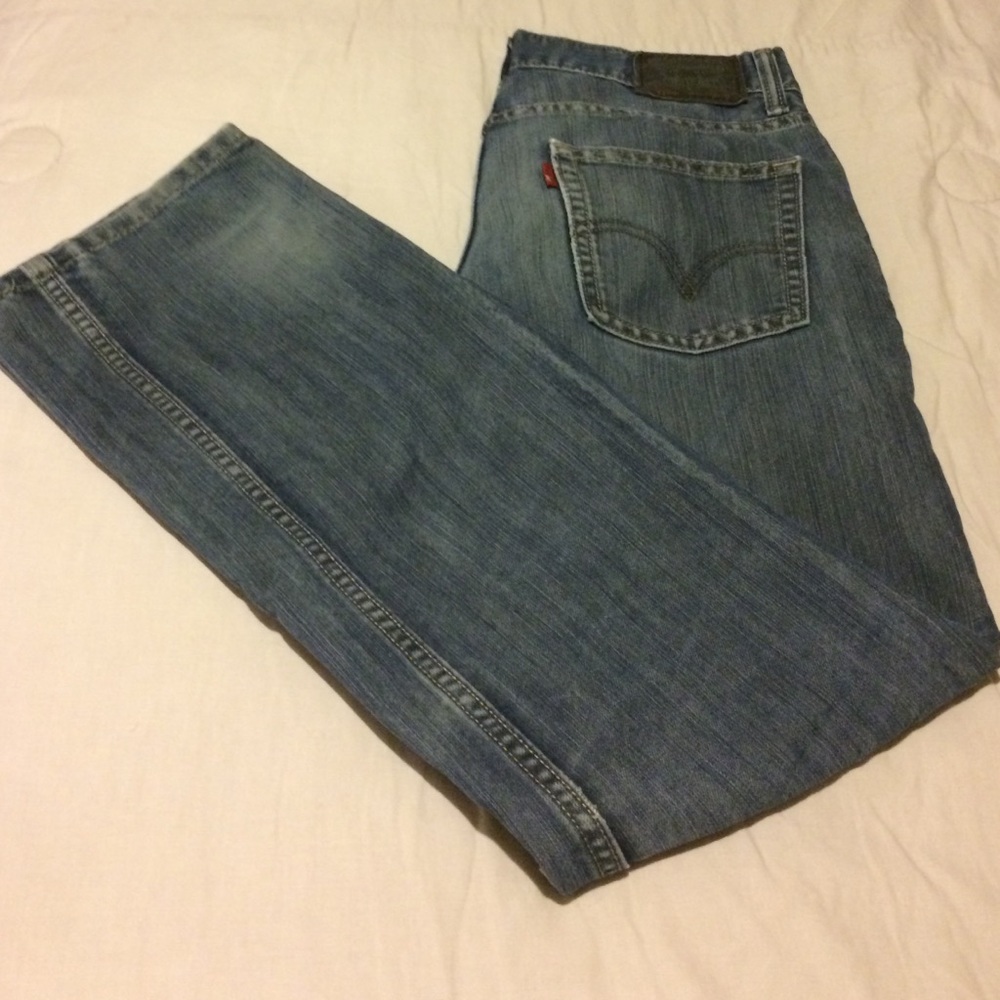 Young men's Levi jeans. 28/28