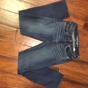 AEO size 6 jeans in good condition.