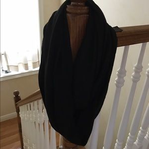 H&m black infinity scarf