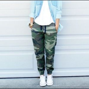 Hudson 💕 Camouflage ADDISON Joggers Size M